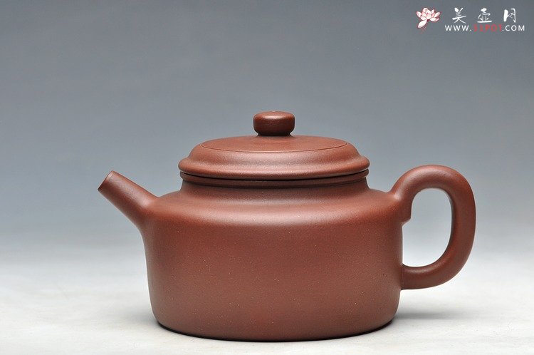 紫砂壶图片：更耐品 万阗阗最新全手力作 大亨德中 浑厚大气 - 全手工紫砂壶网