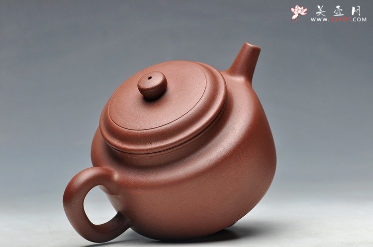 紫砂壶图片：更耐品 万阗阗最新全手力作 大亨德中 浑厚大气 - 全手工紫砂壶网