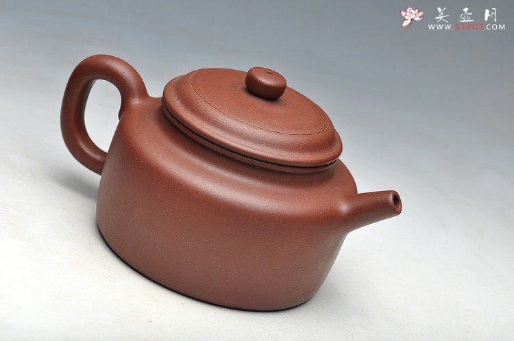 紫砂壶图片：更耐品 万阗阗最新全手力作 大亨德中 浑厚大气 - 全手工紫砂壶网