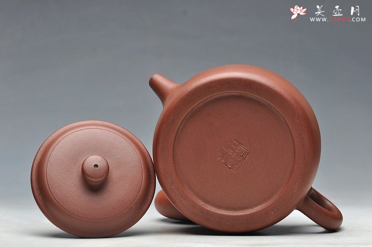 紫砂壶图片：更耐品 万阗阗最新全手力作 大亨德中 浑厚大气 - 全手工紫砂壶网