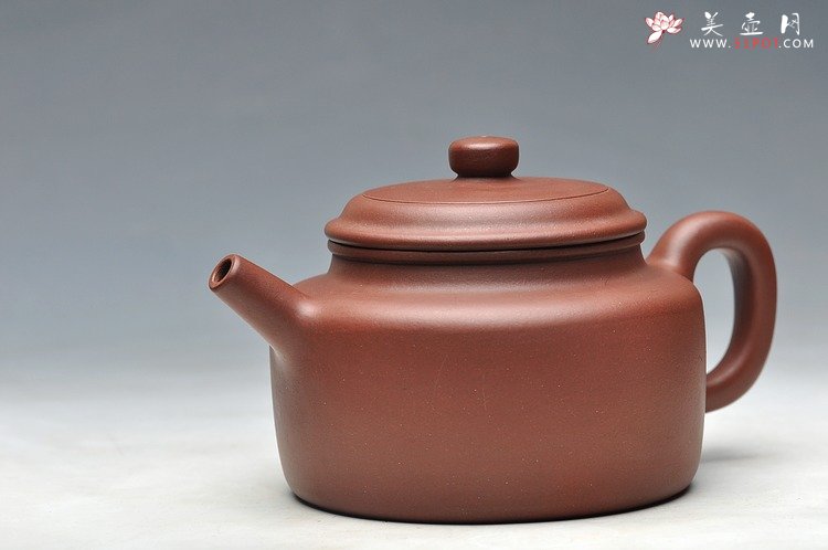 紫砂壶图片：更耐品 万阗阗最新全手力作 大亨德中 浑厚大气 - 全手工紫砂壶网