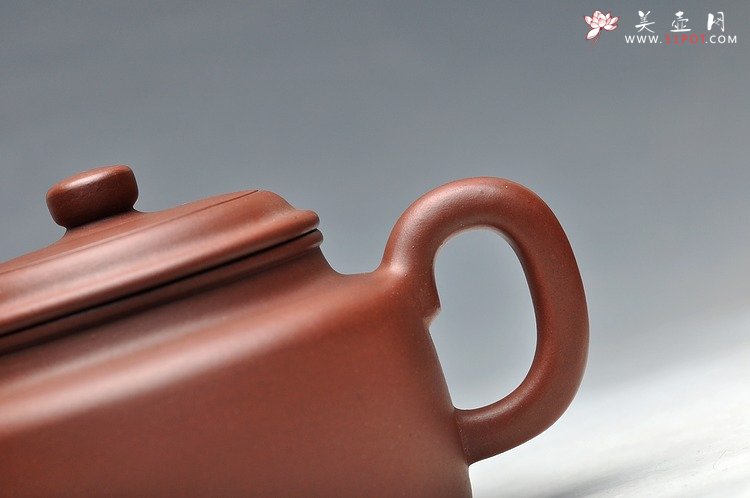 紫砂壶图片：更耐品 万阗阗最新全手力作 大亨德中 浑厚大气 - 全手工紫砂壶网