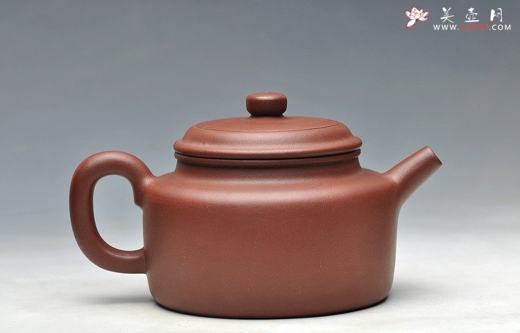 紫砂壶图片：更耐品 万阗阗最新全手力作 大亨德中 浑厚大气 - 全手工紫砂壶网