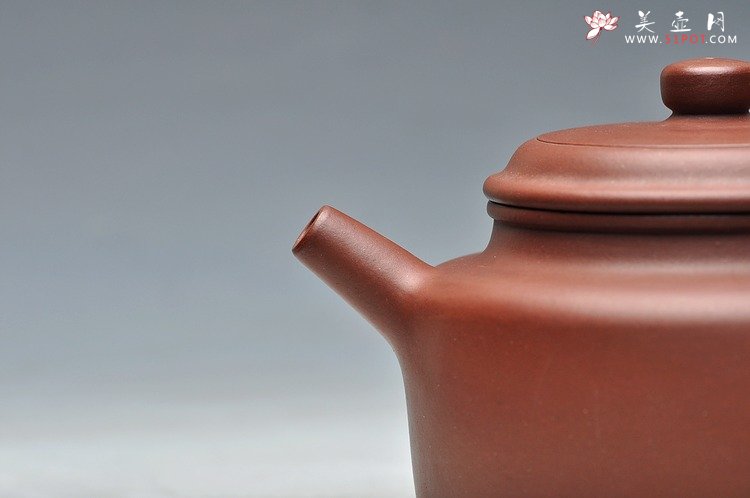 紫砂壶图片：更耐品 万阗阗最新全手力作 大亨德中 浑厚大气 - 全手工紫砂壶网