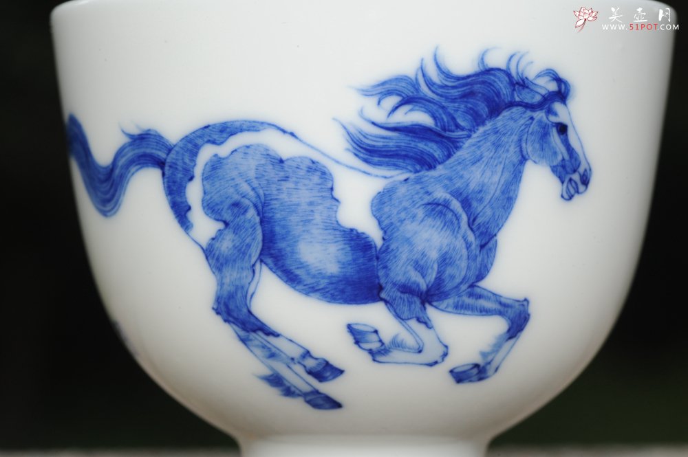 紫砂壶图片：生肖马 景德镇全手工手绘青花主人杯 - 全手工紫砂壶网