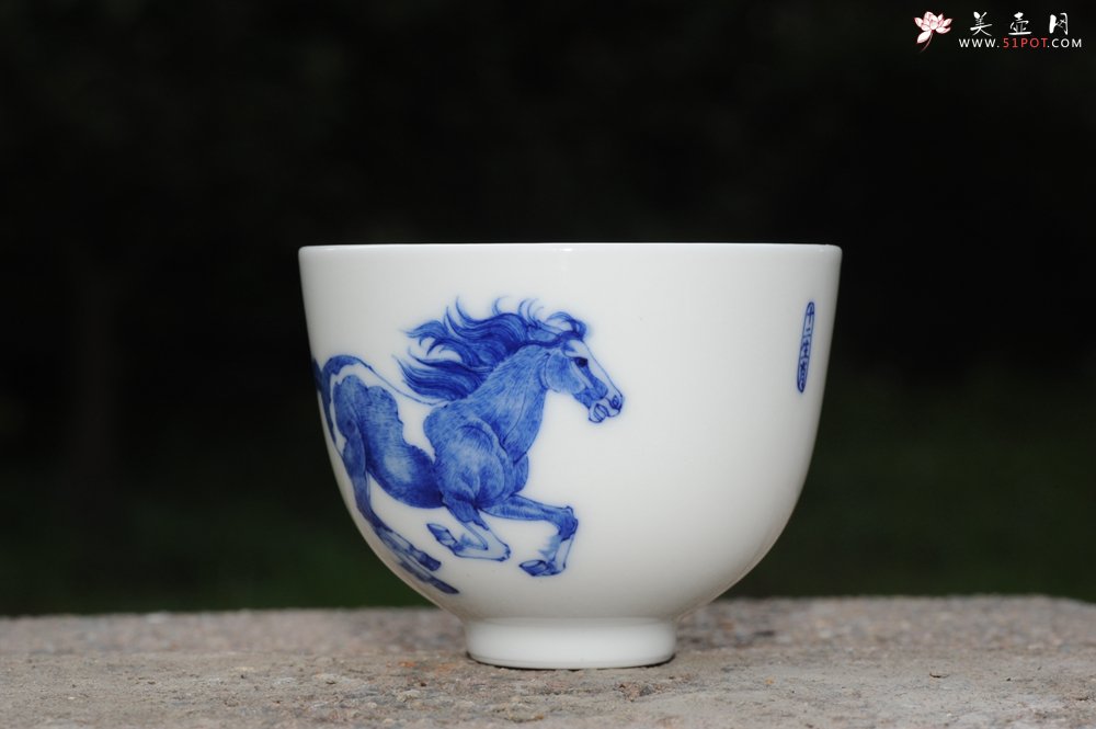 紫砂壶图片：生肖马 景德镇全手工手绘青花主人杯 - 全手工紫砂壶网