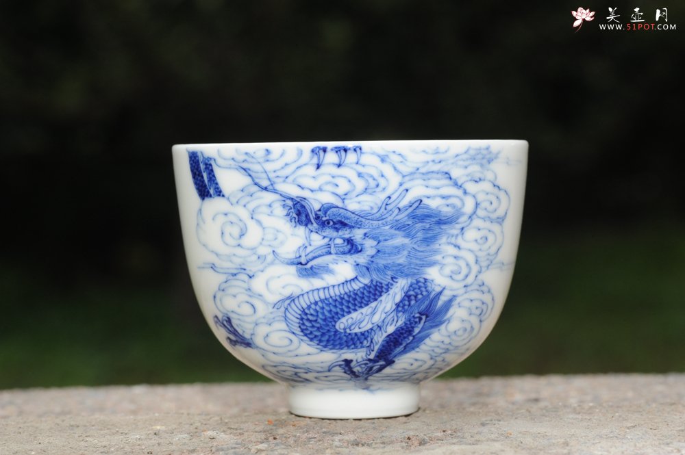 紫砂壶图片：生肖龙 景德镇全手工手绘青花主人杯  - 全手工紫砂壶网