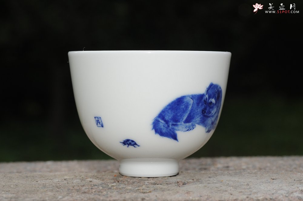 紫砂壶图片：生肖狗 景德镇全手工手绘青花主人杯  - 全手工紫砂壶网