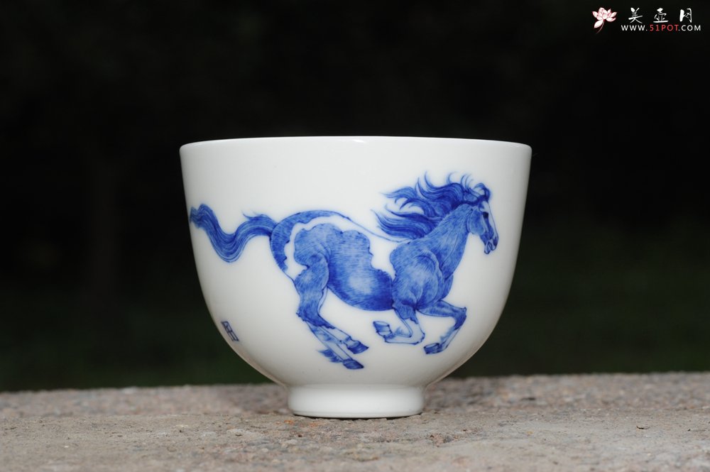 紫砂壶图片：生肖马 景德镇全手工手绘青花主人杯 - 全手工紫砂壶网