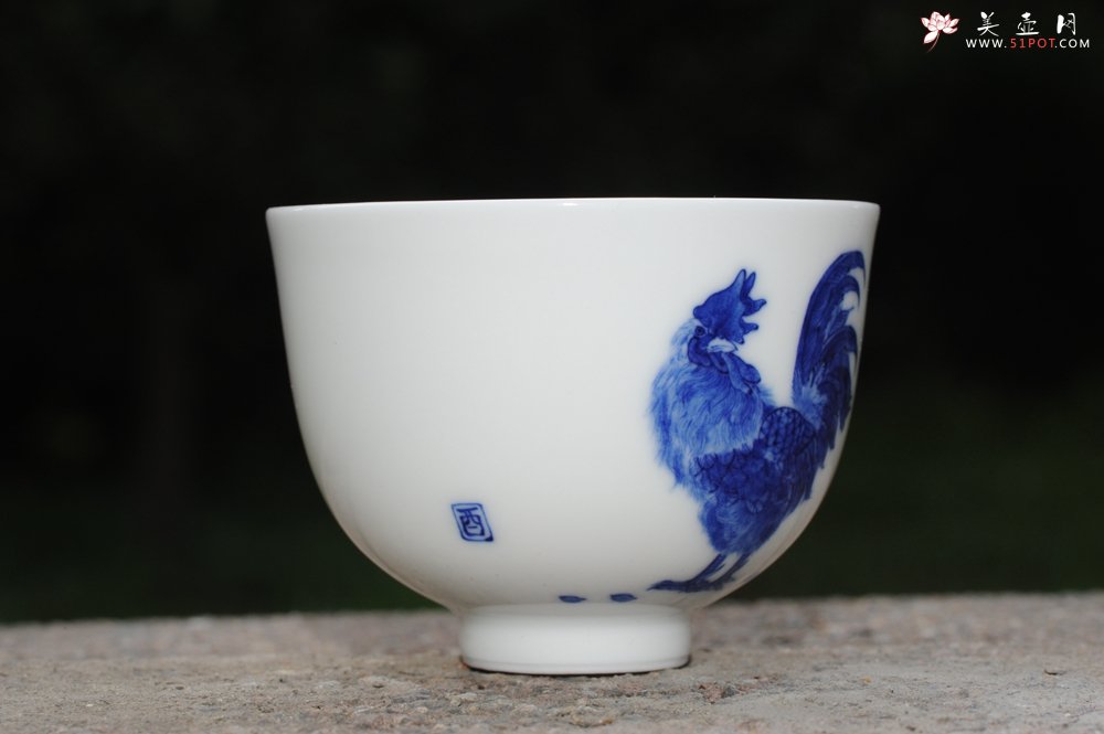 紫砂壶图片：生肖鸡 景德镇全手工手绘青花主人杯 - 全手工紫砂壶网