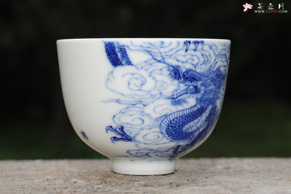 紫砂壶图片：生肖龙 景德镇全手工手绘青花主人杯  - 全手工紫砂壶网