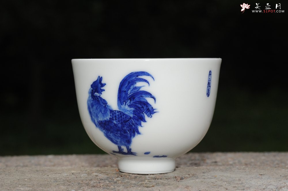 紫砂壶图片：生肖鸡 景德镇全手工手绘青花主人杯 - 全手工紫砂壶网