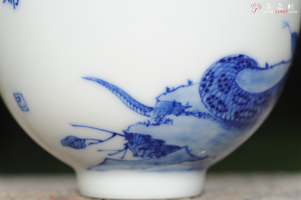 紫砂壶图片：生肖蛇 景德镇全手工手绘青花主人杯  - 全手工紫砂壶网