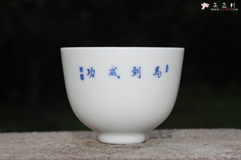 紫砂壶图片：生肖马 景德镇全手工手绘青花主人杯 - 全手工紫砂壶网