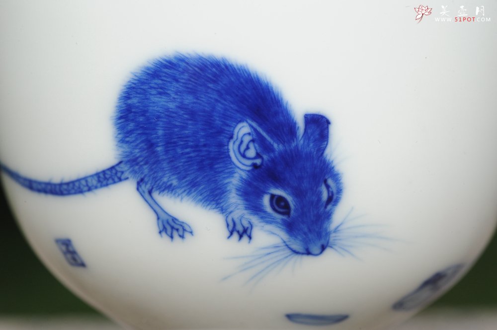 紫砂壶图片：生肖鼠 景德镇全手工手绘青花主人杯 - 全手工紫砂壶网