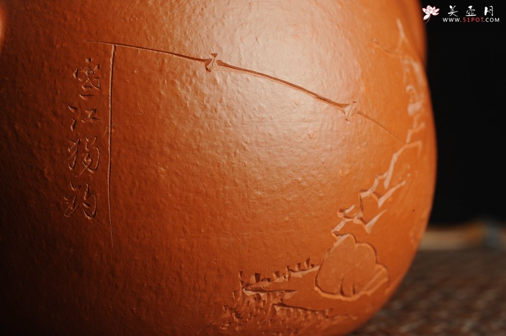 紫砂壶图片：优质赵庄朱泥全手工汉瓦 方健双刀文气装饰独钓寒江图 - 全手工紫砂壶网