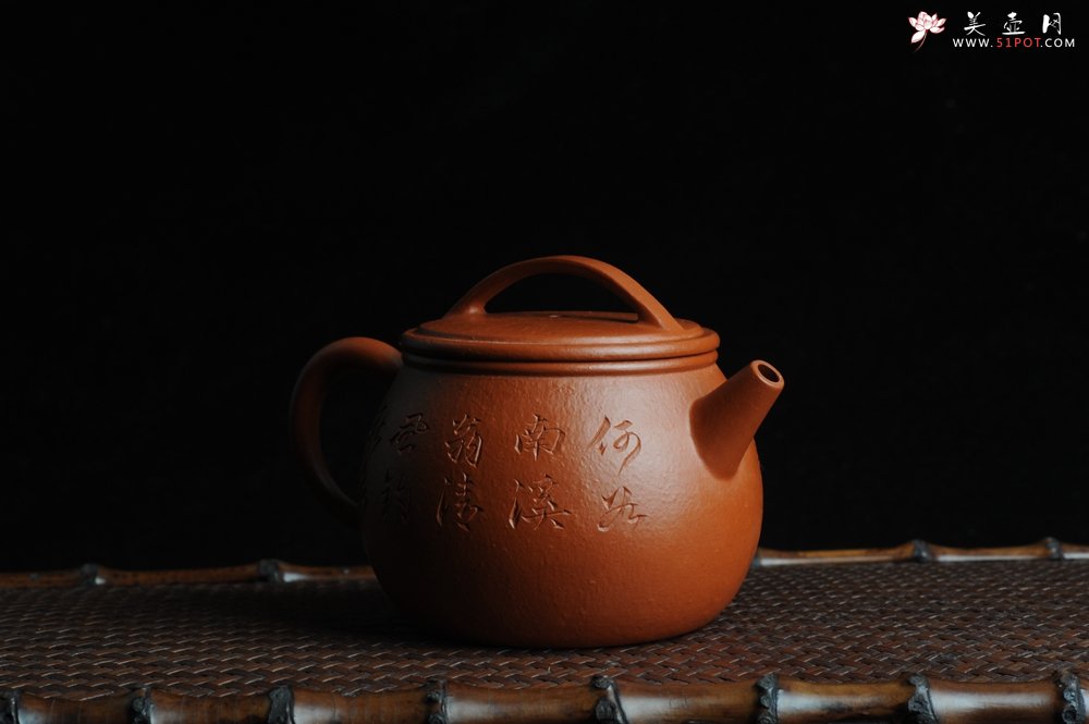 紫砂壶图片：优质赵庄朱泥全手工汉瓦 方健双刀文气装饰独钓寒江图 - 全手工紫砂壶网