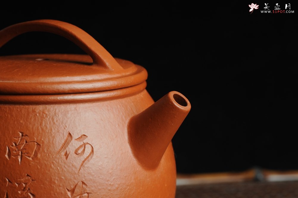 紫砂壶图片：优质赵庄朱泥全手工汉瓦 方健双刀文气装饰独钓寒江图 - 全手工紫砂壶网