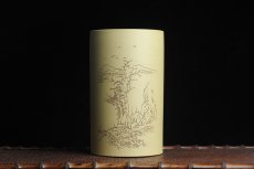 紫砂壶图片：美筒特惠 精品山水高帽笔筒二式 一曲新词酒一杯 老师不打草稿直接空刻 一气呵成  - 全手工紫砂壶网