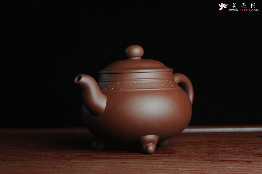 紫砂壶图片：美壶特惠三足鼎立玉鼎壶 做工精致 - 全手工紫砂壶网