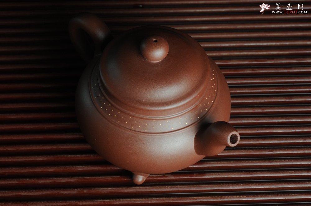 紫砂壶图片：美壶特惠三足鼎立玉鼎壶 做工精致 - 全手工紫砂壶网