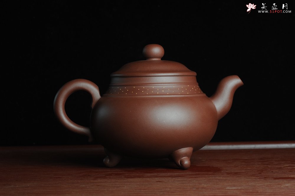 紫砂壶图片：美壶特惠三足鼎立玉鼎壶 做工精致 - 全手工紫砂壶网