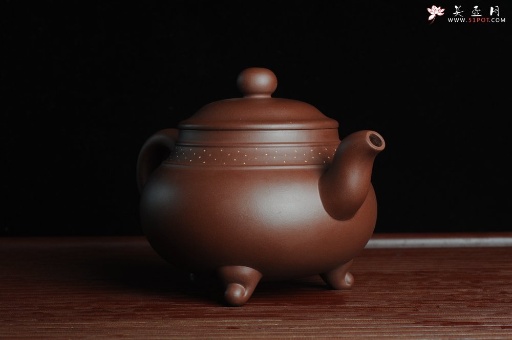 紫砂壶图片：美壶特惠三足鼎立玉鼎壶 做工精致 - 全手工紫砂壶网