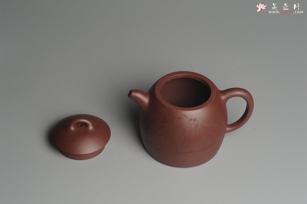 紫砂壶图片：油润紫泥 清茗堂助工文气装山水全手工秦权壶 - 全手工紫砂壶网