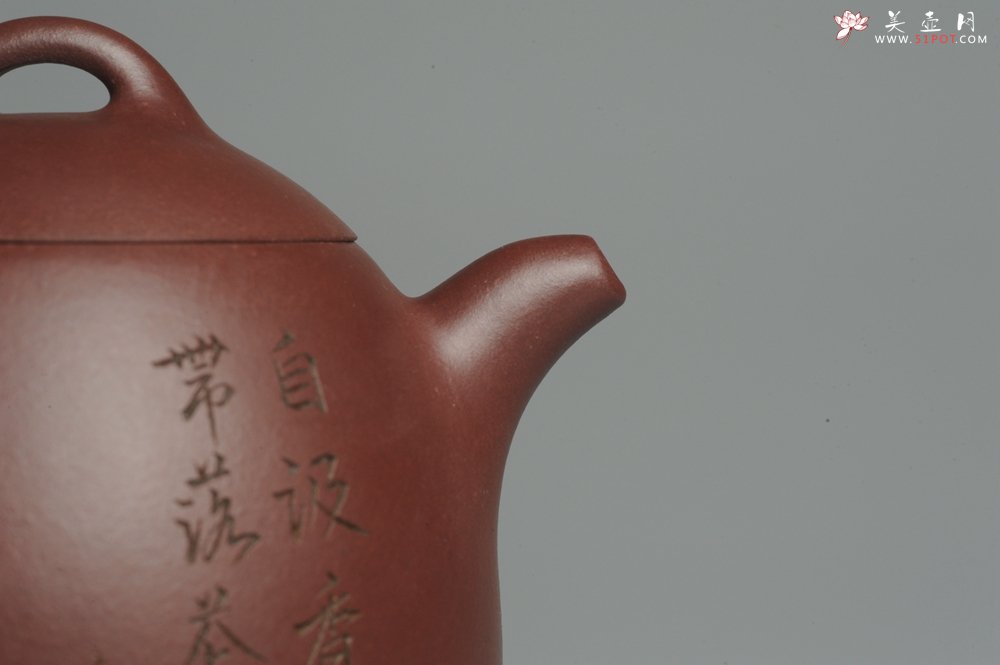 紫砂壶图片：油润紫泥 清茗堂助工文气装山水全手工秦权壶 - 全手工紫砂壶网