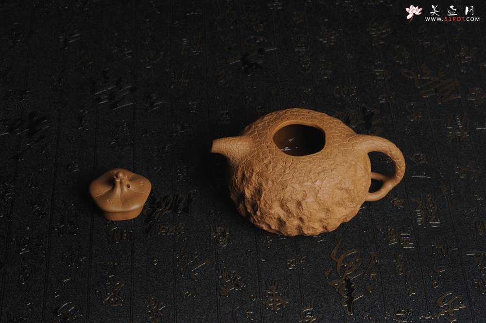 紫砂壶图片：美壶特惠 进步明显优质黄金段全手工供春壶 异型盖 难度大 肌理丰富 - 全手工紫砂壶网