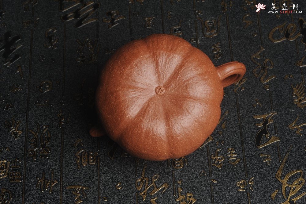 紫砂壶图片：美壶特惠 精致卡盖全手工油润降坡泥仿生小叶歪瓜 难度大 - 全手工紫砂壶网