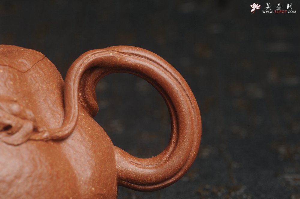 紫砂壶图片：美壶特惠 精致卡盖全手工油润降坡泥仿生小叶歪瓜 难度大 - 全手工紫砂壶网