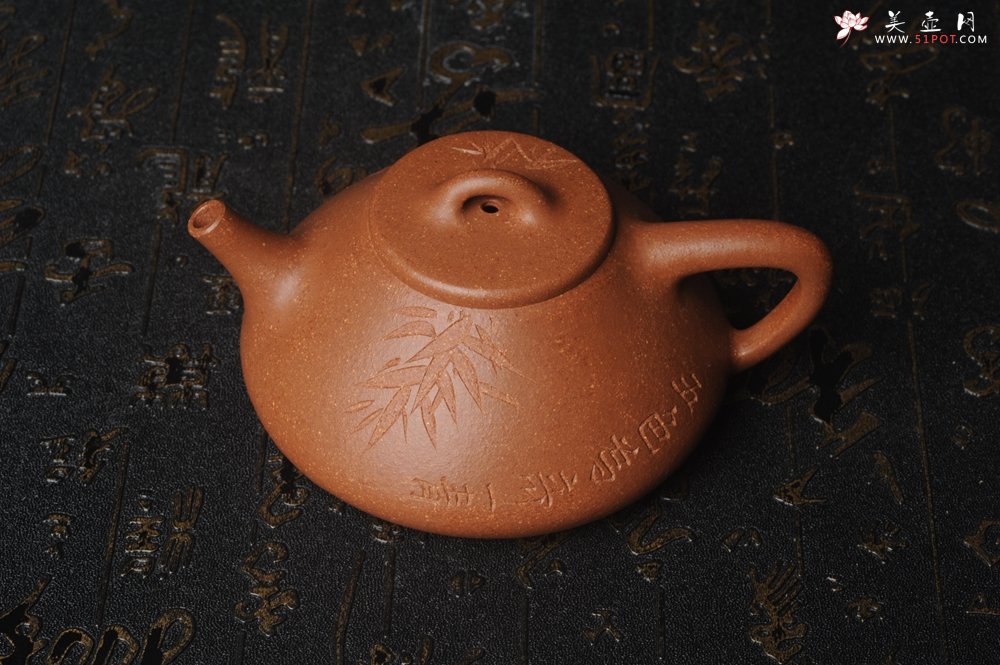 紫砂壶图片：润五彩段泥 全手工薄胎子冶石瓢 有君子风无俗人气 助工俞霞精心摹古刻绘雅竹 - 全手工紫砂壶网