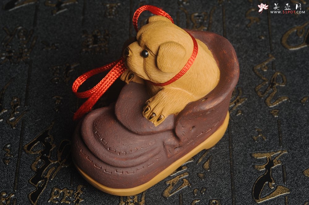 紫砂壶图片：美宠特惠 精致做工步步高升福气狗茶宠摆件 长8.8cm宽4.5到5cm高8.8cm - 全手工紫砂壶网