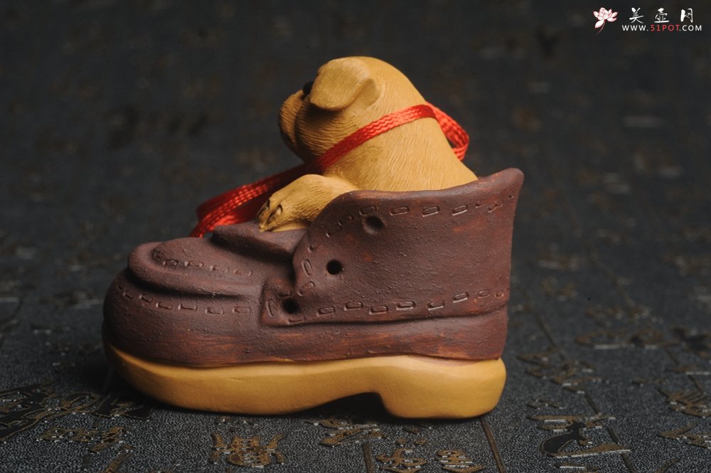 紫砂壶图片：美宠特惠 精致做工步步高升福气狗茶宠摆件 长8.8cm宽4.5到5cm高8.8cm - 全手工紫砂壶网