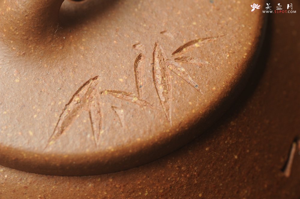 紫砂壶图片：润五彩段泥 全手工薄胎子冶石瓢 有君子风无俗人气 助工俞霞精心摹古刻绘雅竹 - 全手工紫砂壶网