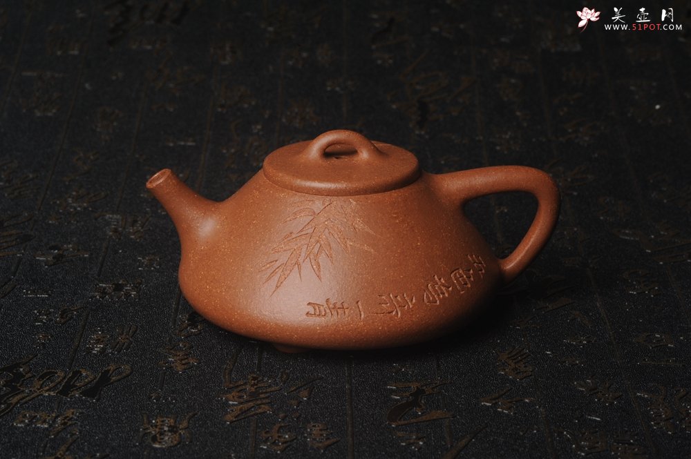 紫砂壶图片：润五彩段泥 全手工薄胎子冶石瓢 有君子风无俗人气 助工俞霞精心摹古刻绘雅竹 - 全手工紫砂壶网