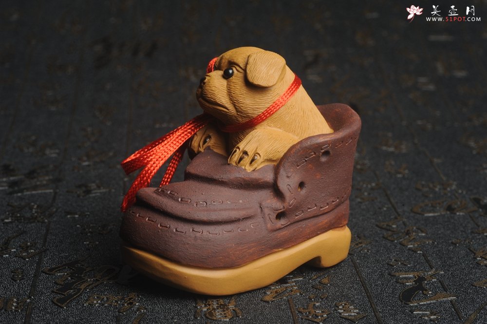 紫砂壶图片：美宠特惠 精致做工步步高升福气狗茶宠摆件 长8.8cm宽4.5到5cm高8.8cm - 全手工紫砂壶网