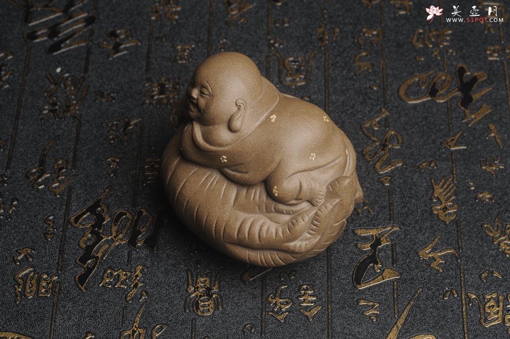 紫砂壶图片：美宠特惠 精工老青段如意人生茶宠摆件 神态细腻 长9cm宽7cm高7cm - 全手工紫砂壶网