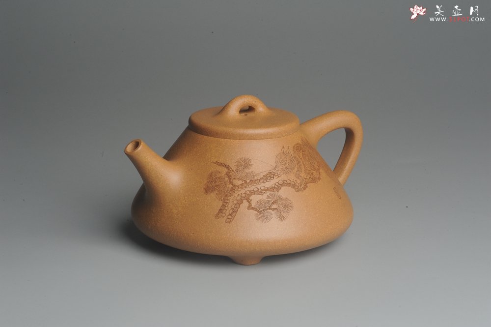 紫砂壶图片：油润老黄段泥(此泥料属于家藏老料！油润无比，识者自知！)全手工子冶石瓢 助工精心装饰松鼠 特文气 - 全手工紫砂壶网