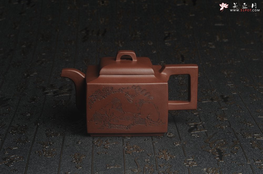 紫砂壶图片：全手工精致亚明四方壶 装饰对弈图 特文气 - 全手工紫砂壶网