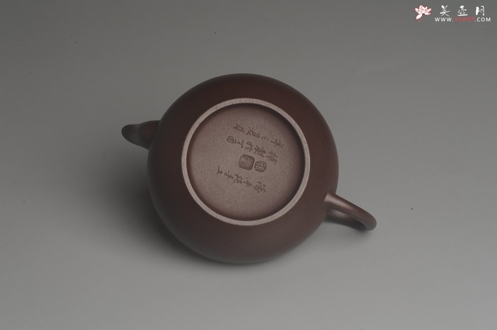 紫砂壶图片：实力派高工龚涛平摹古全手工薄胎老紫泥梨形 泥料特油润 收藏重器 - 全手工紫砂壶网