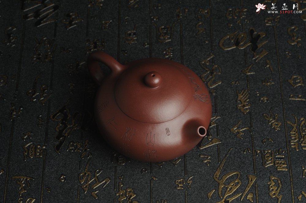 紫砂壶图片：油润底曹青 全手工矮文旦 装饰人物 特文气 - 全手工紫砂壶网