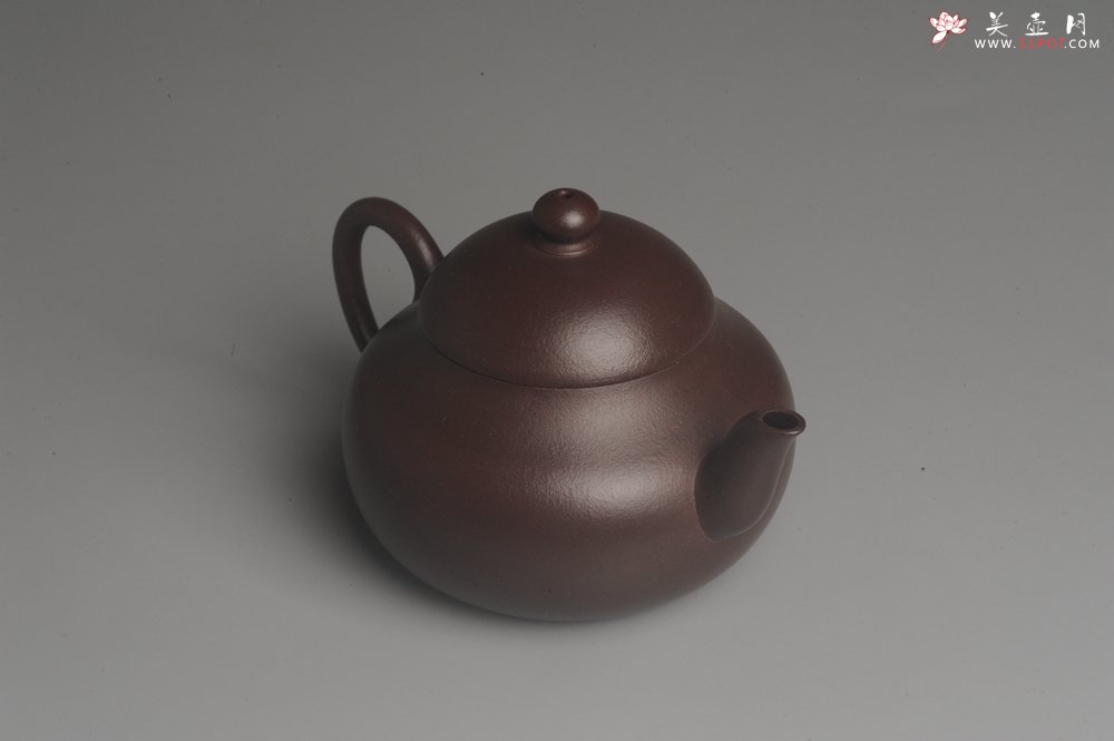 紫砂壶图片：实力派高工龚涛平摹古全手工薄胎老紫泥梨形 泥料特油润 收藏重器 - 全手工紫砂壶网