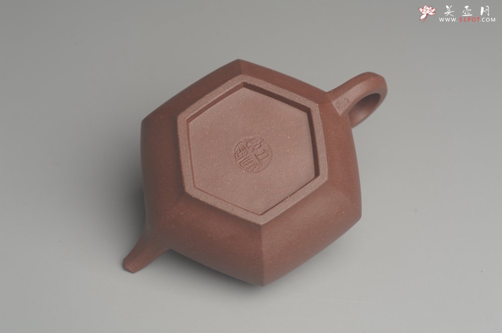 紫砂壶图片：美壶年底特惠 朱老师全手工摹古时大彬弟子许龙文六方壶 - 全手工紫砂壶网