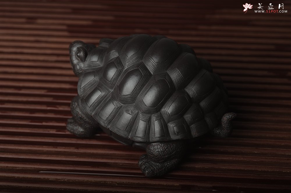 紫砂壶图片：美宠中秋特惠 精致黑料忍者寿龟 长14cm宽9.5cm高7cm - 全手工紫砂壶网