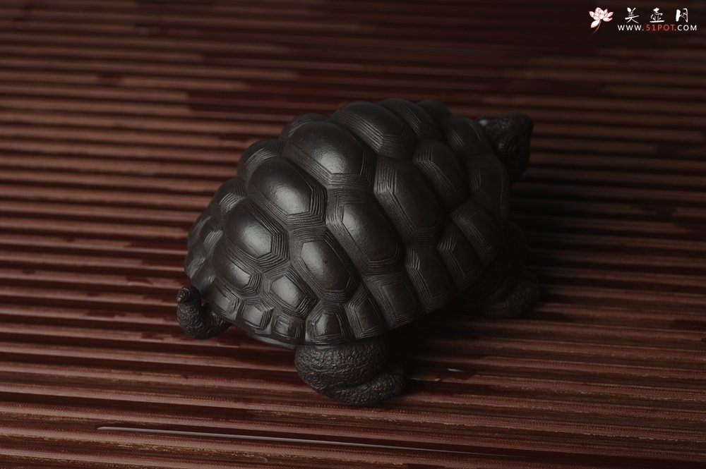 紫砂壶图片：美宠中秋特惠 精致黑料忍者寿龟 长14cm宽9.5cm高7cm - 全手工紫砂壶网