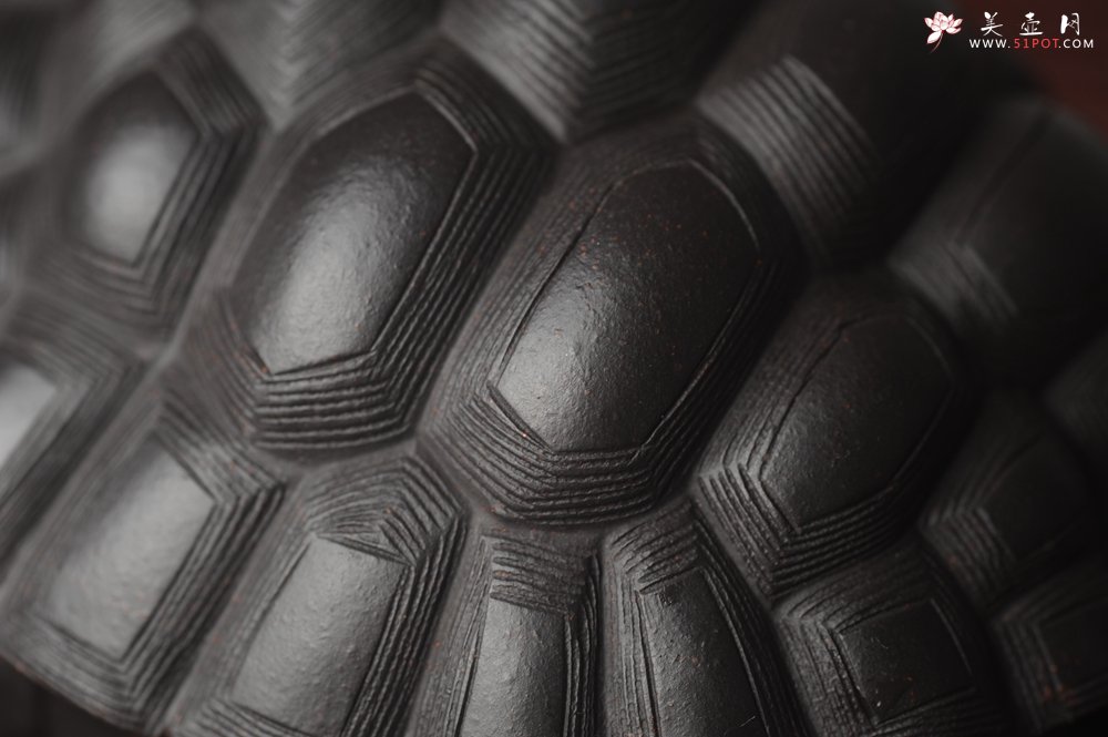 紫砂壶图片：美宠中秋特惠 精致黑料忍者寿龟 长14cm宽9.5cm高7cm - 全手工紫砂壶网