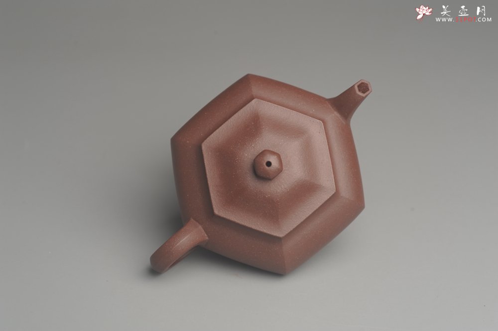 紫砂壶图片：美壶年底特惠 朱老师全手工摹古时大彬弟子许龙文六方壶 - 全手工紫砂壶网