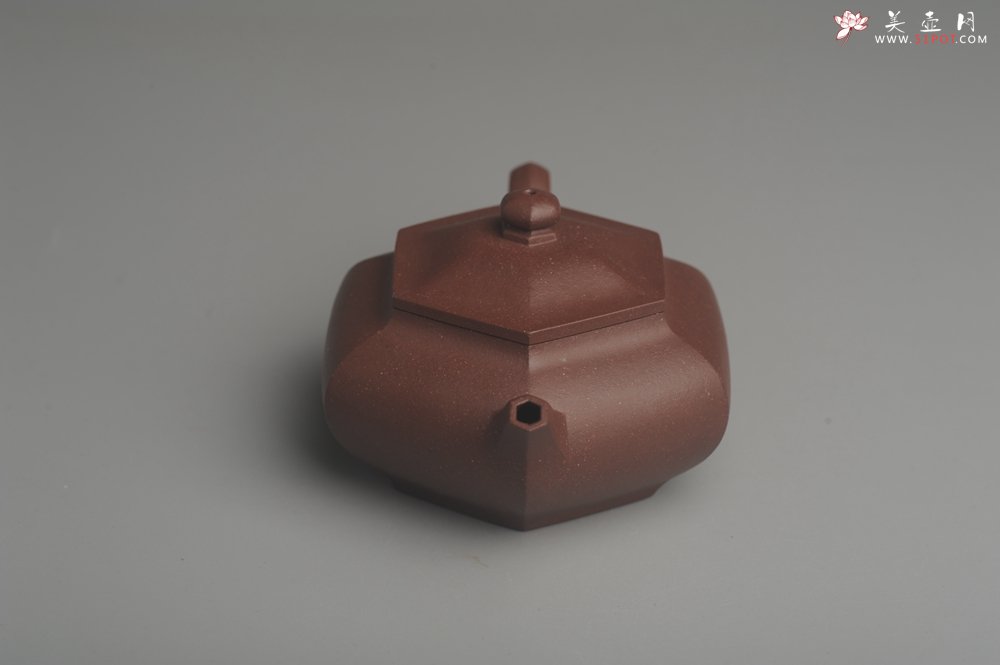 紫砂壶图片：美壶年底特惠 朱老师全手工摹古时大彬弟子许龙文六方壶 - 全手工紫砂壶网